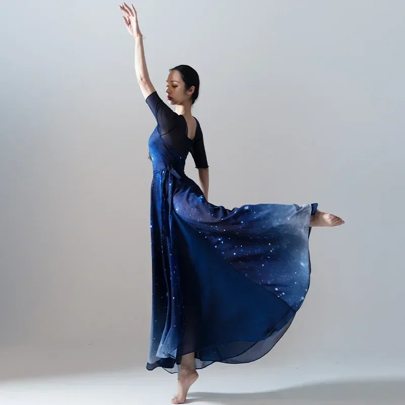 2023 New Women Belly Dance Costumes Female Royal Blue Astral Chiffon Oriental Dance Short Sleeve Top Long Big Swing Skirt
2023 New Women Belly Dance Costumes Female Royal Blue Astral Chiffon Oriental Dance Short Sleeve Top Long Big Swing Skirt