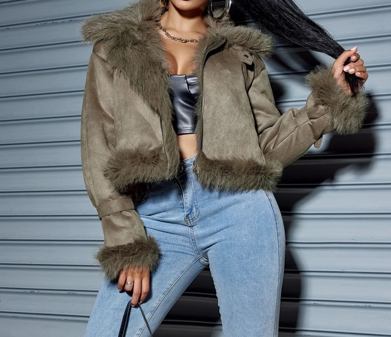 Зимняя и осенняя короткая куртка из замши с верхней одеждой в мотоциклетном стиле
Зимняя и осенняя короткая куртка из замши с верхней одеждой в мотоциклетном стиле