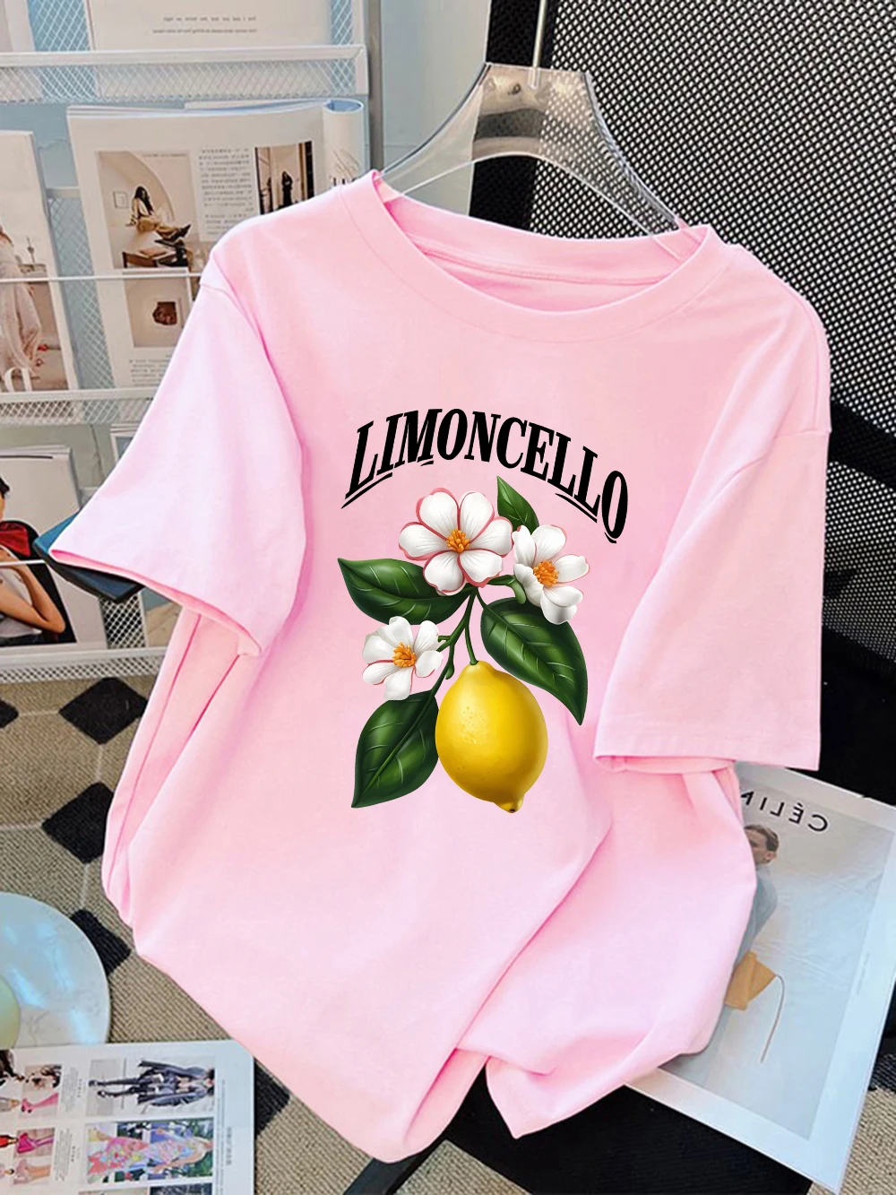 Женская футболка из хлопка, летние фрукты, Limoncello, графические принты, футболки с короткими рукавами и круглым вырезом, удобные свободные топы, базовая женская одежда
Женская футболка из хлопка, летние фрукты, Limoncello, графические принты, футболки с короткими рукавами и круглым вырезом, удобные свободные топы, базовая женская одежда
