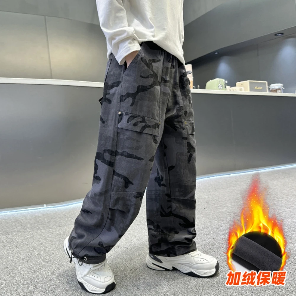 Boys Fleece-Lined Camouflage Cargo Pants Winter Big Children Kids American Retro Design Loose Wide Leg Warm Trousers
Boys Fleece-Lined Camouflage Cargo Pants Winter Big Children Kids American Retro Design Loose Wide Leg Warm Trousers
