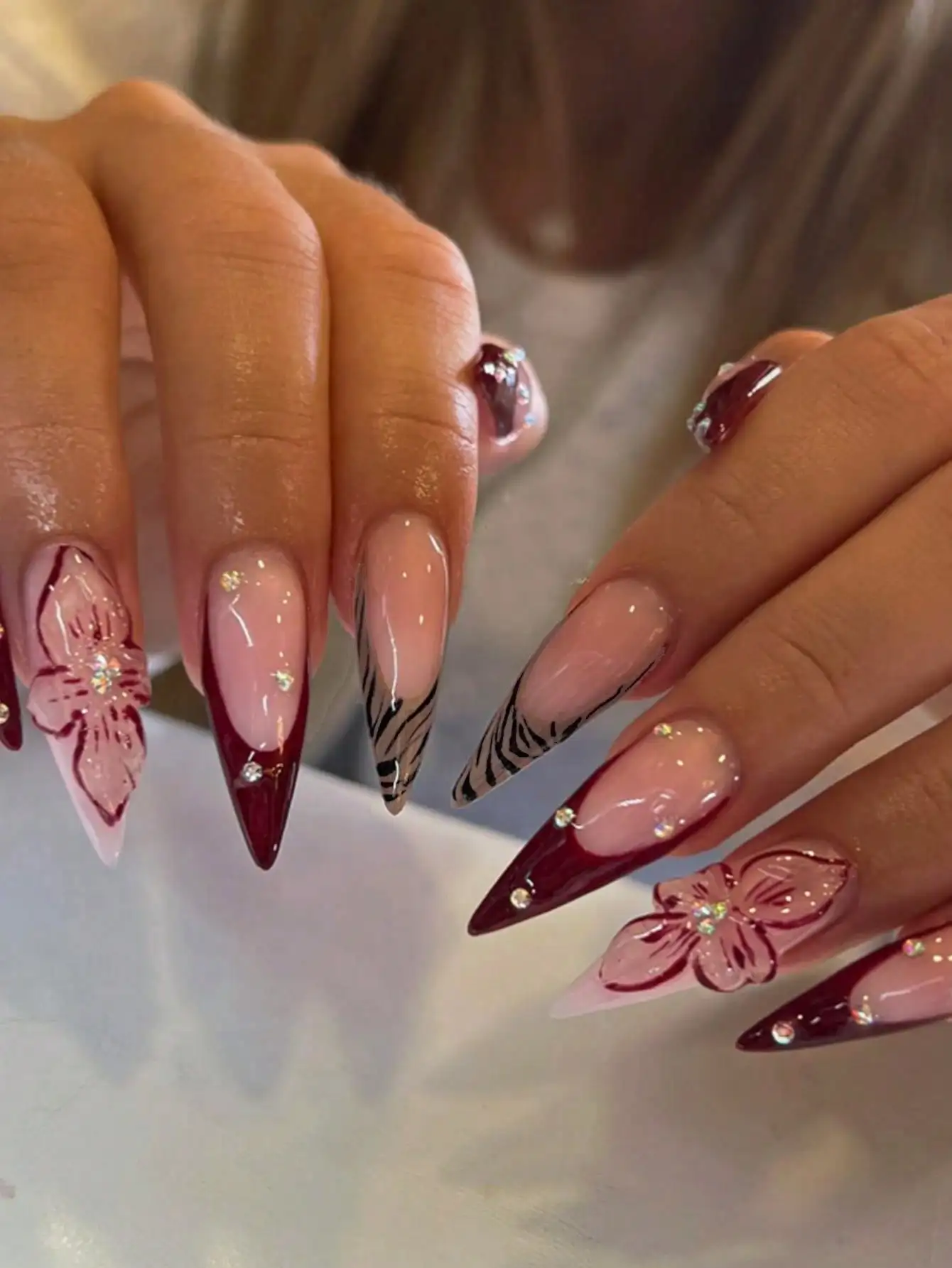 10pcs/Set Handmade 3D Flower French Manicure Pointed Shiny Gold Long Press-On Nails, Suitable For Women And Girls Daily Wear Nail Supplies Handmade Press On Nails
10pcs/Set Handmade 3D Flower French Manicure Pointed Shiny Gold Long Press-On Nails, Suitable For Women And Girls Daily Wear Nail Supplies Handmade Press On Nails