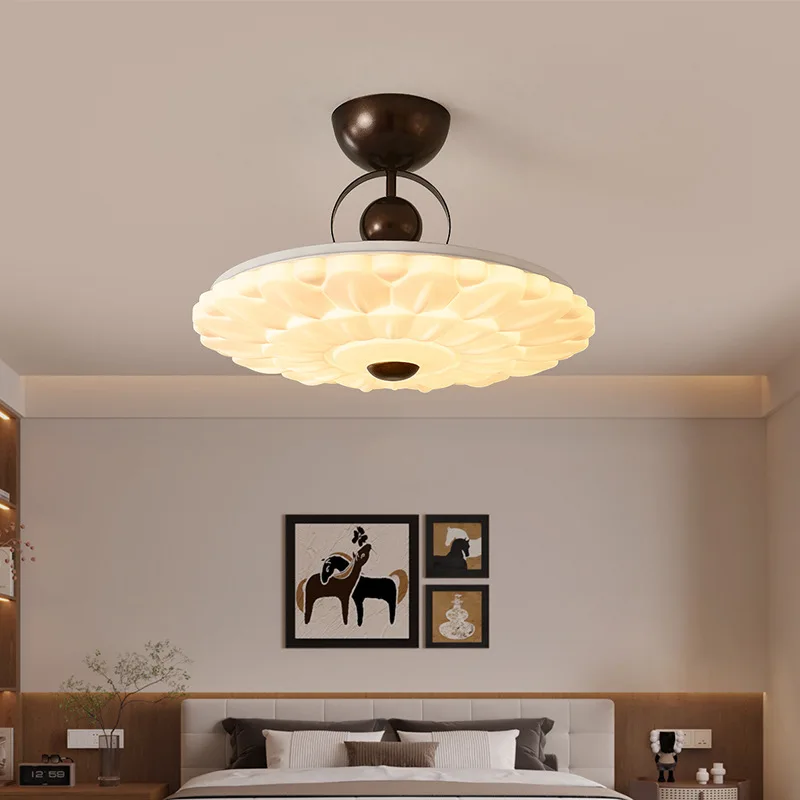 Medieval ceiling chandelier dining room master bedroom eye protection American living room light cream style home improvement
Medieval ceiling chandelier dining room master bedroom eye protection American living room light cream style home improvement