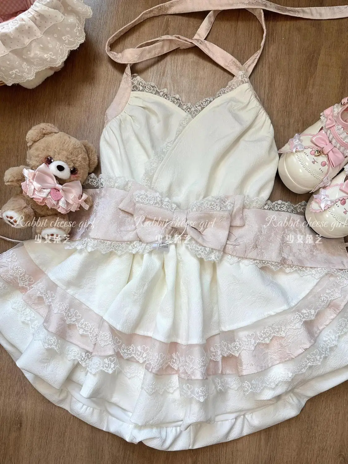 Summer New Sweet Lolita Bow Bandage Strap Dress Japanese Contrast Color Slim Waist Lace Edge Tie Up Halter Dress Vestidos Mujer
Summer New Sweet Lolita Bow Bandage Strap Dress Japanese Contrast Color Slim Waist Lace Edge Tie Up Halter Dress Vestidos Mujer