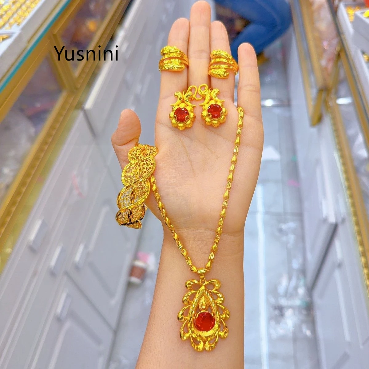 New French Dubai Fashion 24K Gold Plated Necklace Earrings Rings Bracelets Exquisite Engagement Party Jewelry Set for Lovers
New French Dubai Fashion 24K Gold Plated Necklace Earrings Rings Bracelets Exquisite Engagement Party Jewelry Set for Lovers
