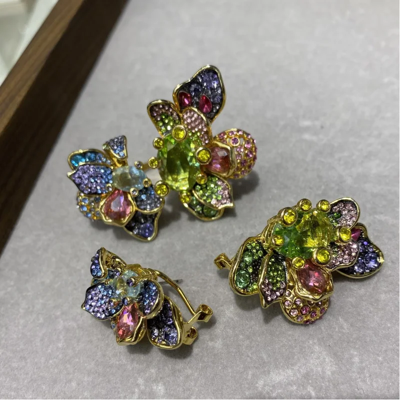 chic Luxury Multi-Color Crystal Flower Stud Earrings Gold Plated Alloy Sparkling Colorful Stones Statement jewelry
chic Luxury Multi-Color Crystal Flower Stud Earrings Gold Plated Alloy Sparkling Colorful Stones Statement jewelry