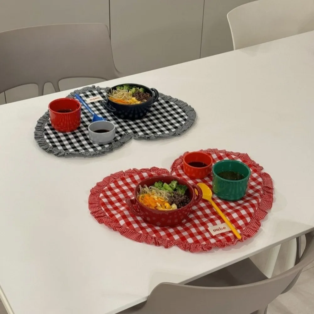 New Heart-shaped Placemats Dining Table Pleated Lace Plaid Water Cup Mat Decorative Loving Fabric Coaster Home Decor
New Heart-shaped Placemats Dining Table Pleated Lace Plaid Water Cup Mat Decorative Loving Fabric Coaster Home Decor