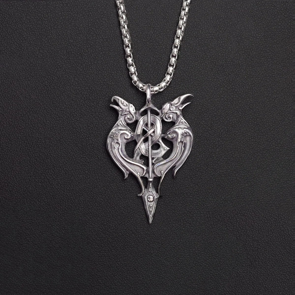 Sword Necklace Pendant Charm Katana Brass Fantasy Jewelry Fashion Men Domineering
Sword Necklace Pendant Charm Katana Brass Fantasy Jewelry Fashion Men Domineering