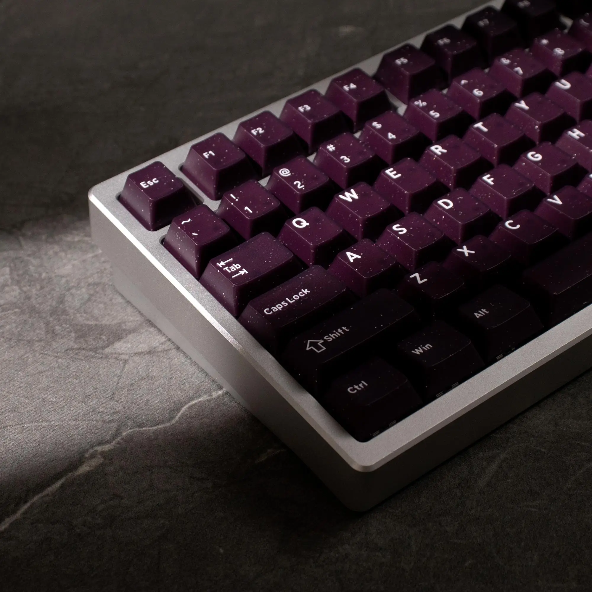 Purple glitter mechanical keyboard keycap full set ABS two-color original factory height adaptation 61/87/104 etc
Purple glitter mechanical keyboard keycap full set ABS two-color original factory height adaptation 61/87/104 etc