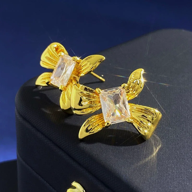 Sweet and Cool Design Girl Square Zircon Bow Earrings Fashionable minimalist Versatile gold jewelry
Sweet and Cool Design Girl Square Zircon Bow Earrings Fashionable minimalist Versatile gold jewelry