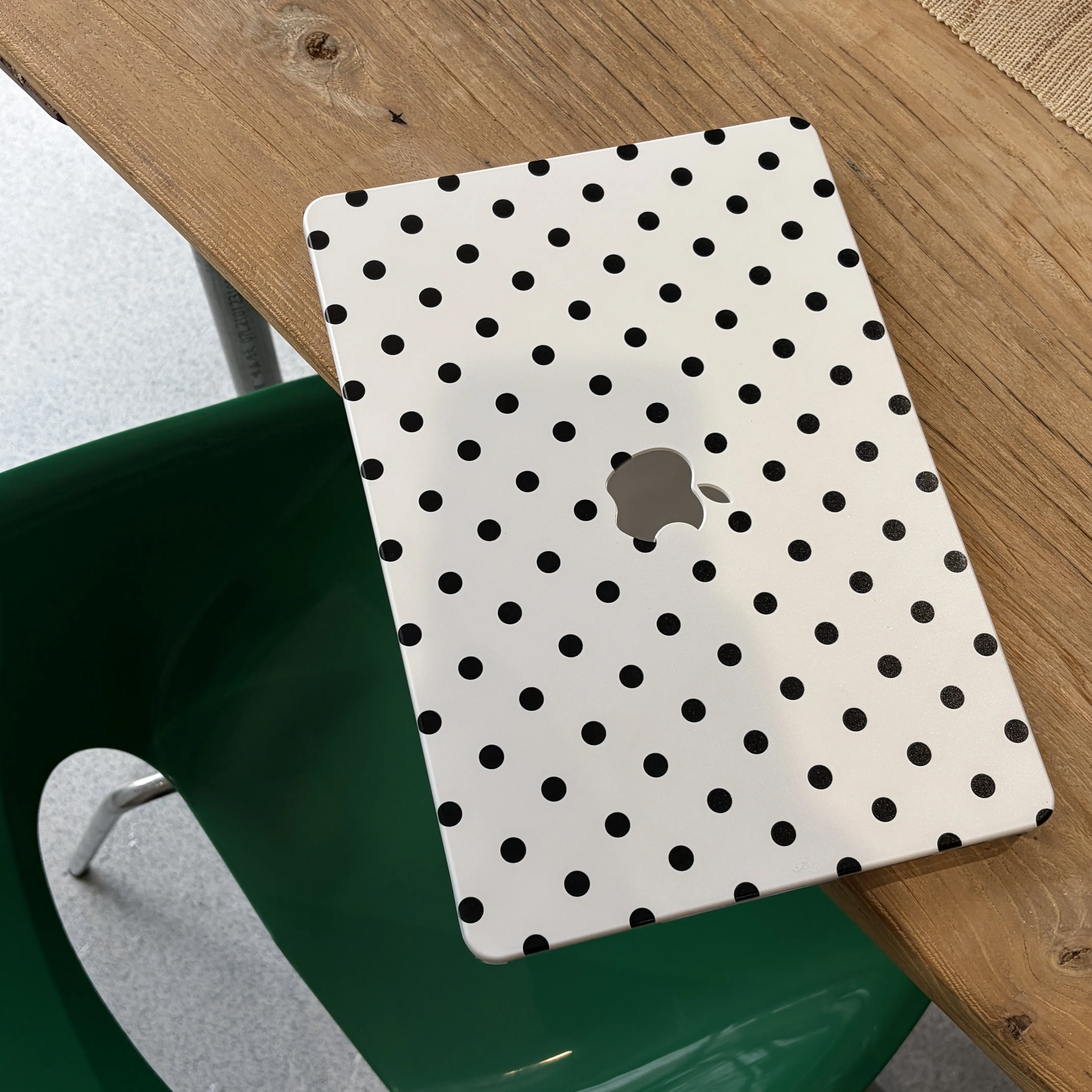 Black Polka Dots Crystal Laptop Case For Macbook Air 13.6 M4 NEO 15 M3 Hard Cover For Mac Book Pro 13 M1 M2 14 M4 M5 16 Cover
Black Polka Dots Crystal Laptop Case For Macbook Air 13.6 M4 NEO 15 M3 Hard Cover For Mac Book Pro 13 M1 M2 14 M4 M5 16 Cover
