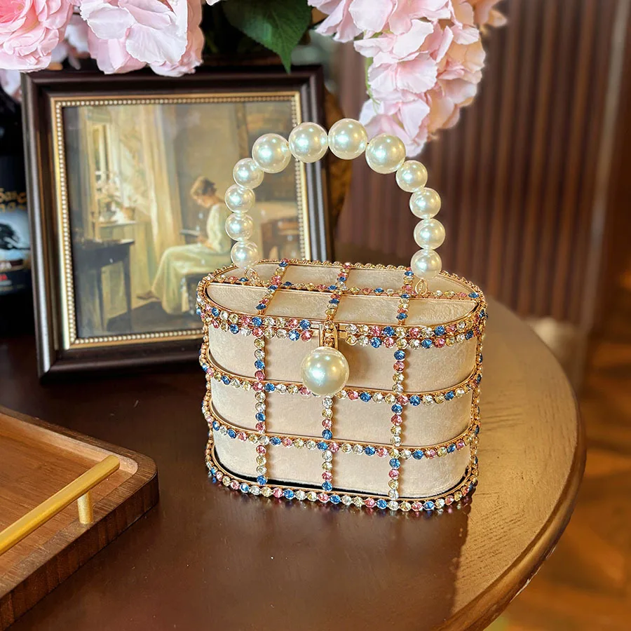 bird cage handbag, high-end metal mesh, exquisite sparkle, light luxury, niche dinner bag
bird cage handbag, high-end metal mesh, exquisite sparkle, light luxury, niche dinner bag