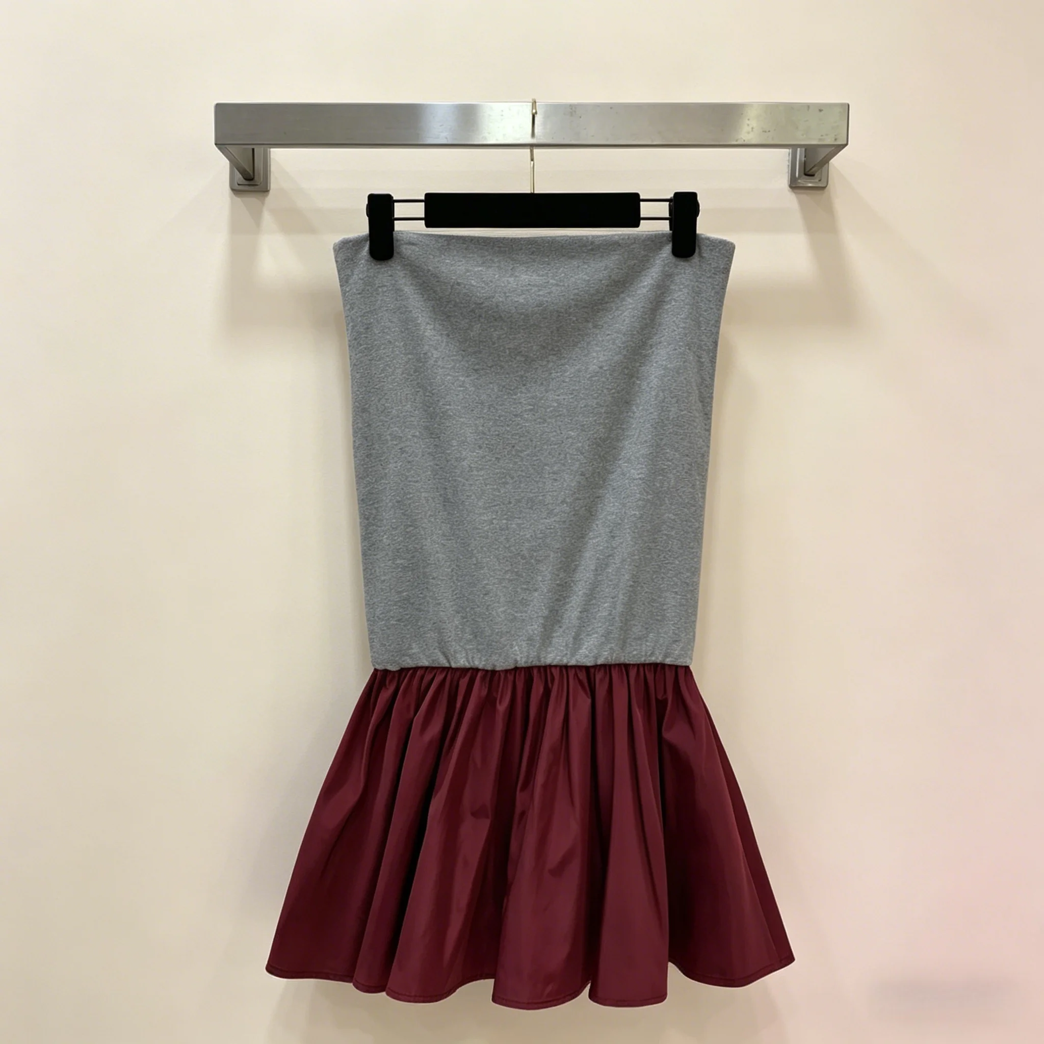 2026 New Style Ladies Dress High Quality Strapless Two-Color Stitching Slim Zipper Pocket Skirt
2026 New Style Ladies Dress High Quality Strapless Two-Color Stitching Slim Zipper Pocket Skirt