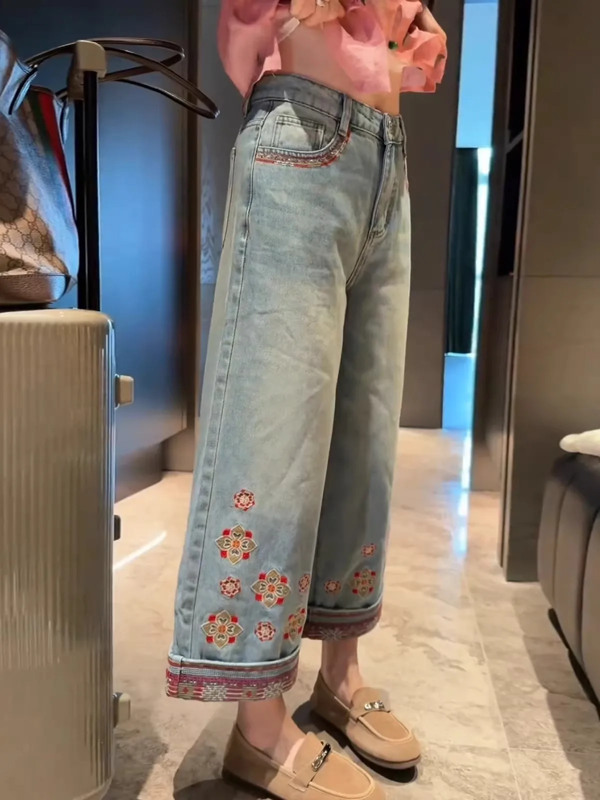 Elegant High Waist Wide Leg Embroidered Denim Jeans Women's Spring Summer Slimming Straight Nine Crop Pants Stylish Versatile
Elegant High Waist Wide Leg Embroidered Denim Jeans Women's Spring Summer Slimming Straight Nine Crop Pants Stylish Versatile