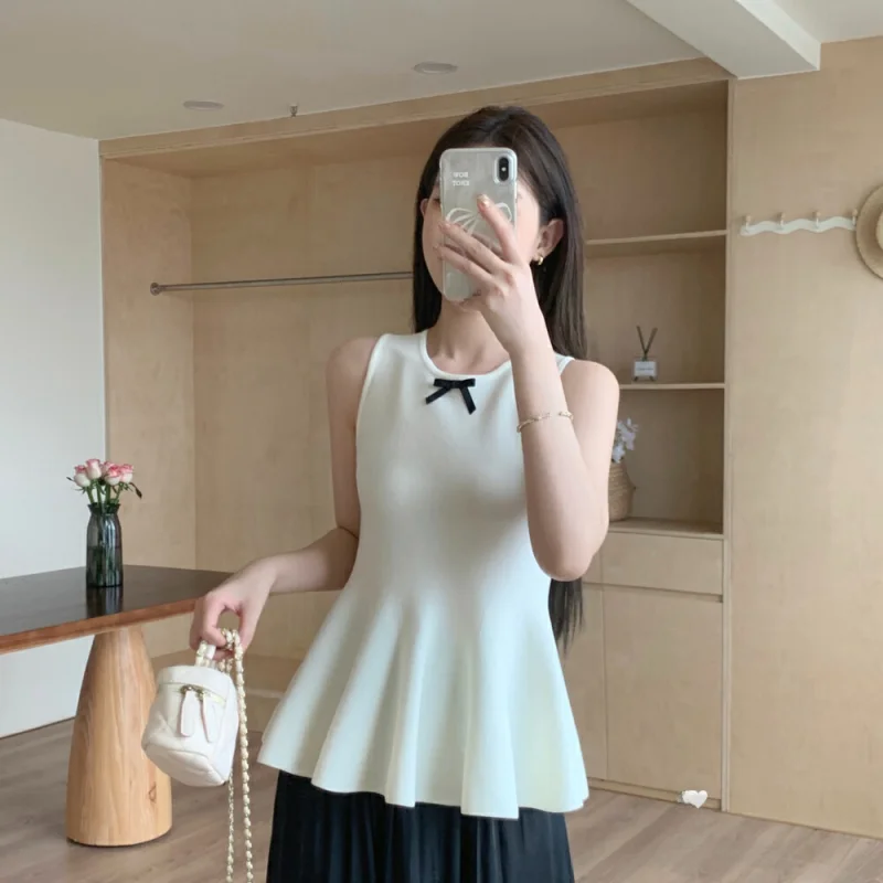 Korean Style Knot Sleeveless Ice Silk Knitted Top Women Summer Waist Cinching Vintage Elegance High-End Feeling Top
Korean Style Knot Sleeveless Ice Silk Knitted Top Women Summer Waist Cinching Vintage Elegance High-End Feeling Top
