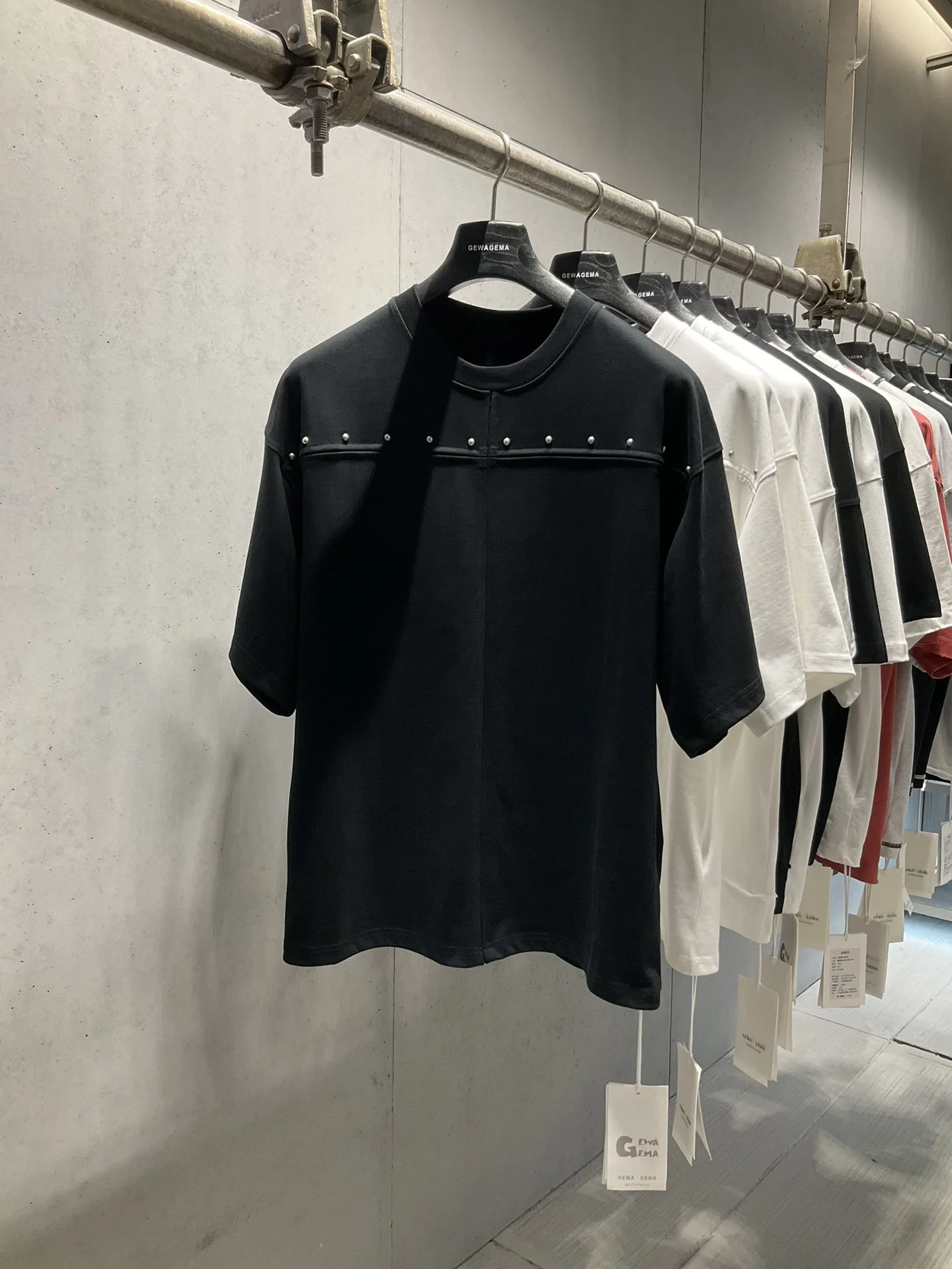 American Sle Heavy Du GEWAGEMA 2026ss Spring Summer Rivet ort Sve Loose Fit Trendy Large Size ex T-irt
American Sle Heavy Du GEWAGEMA 2026ss Spring Summer Rivet ort Sve Loose Fit Trendy Large Size ex T-irt
