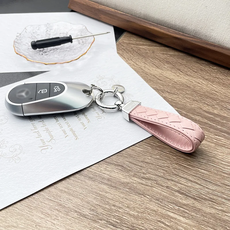 High quality sheepskin woven keychain, car key pendant, hanging lanyard, trendy brand trendy play V buckle
High quality sheepskin woven keychain, car key pendant, hanging lanyard, trendy brand trendy play V buckle