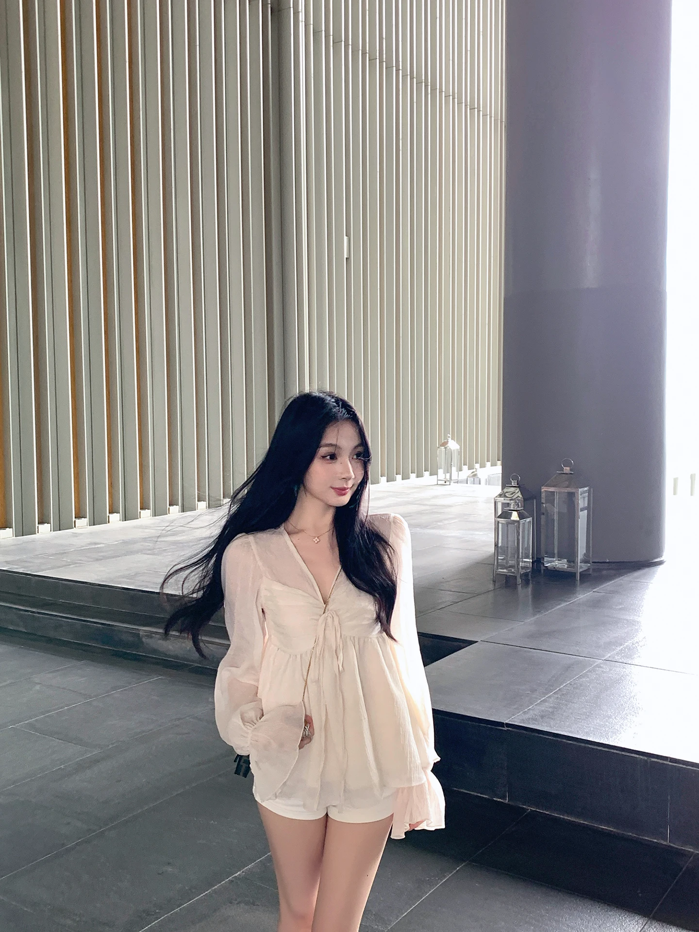 Белая шифоновая блузка с V-образным вырезом и длинными рукавами для женщин, новинка весна-лето, модный топ в стиле Pure Desire от ZhouYeye Sweet Style
Белая шифоновая блузка с V-образным вырезом и длинными рукавами для женщин, новинка весна-лето, модный топ в стиле Pure Desire от ZhouYeye Sweet Style