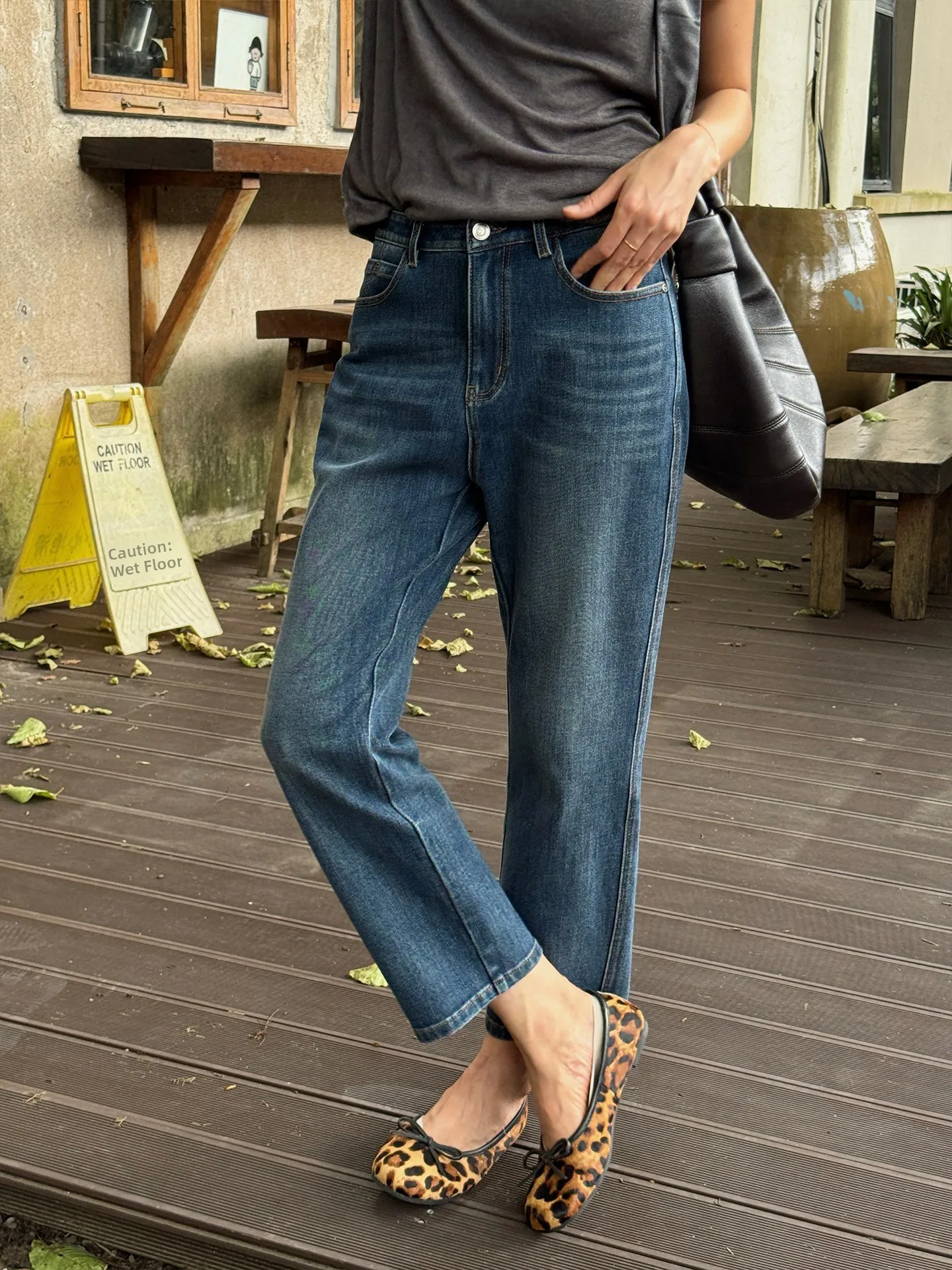 Синие джинсы Slim Fit для женщин, весна 2026, новые, со средней посадкой, прямые, из денима, повседневные, хлопковые, на молнии
Синие джинсы Slim Fit для женщин, весна 2026, новые, со средней посадкой, прямые, из денима, повседневные, хлопковые, на молнии