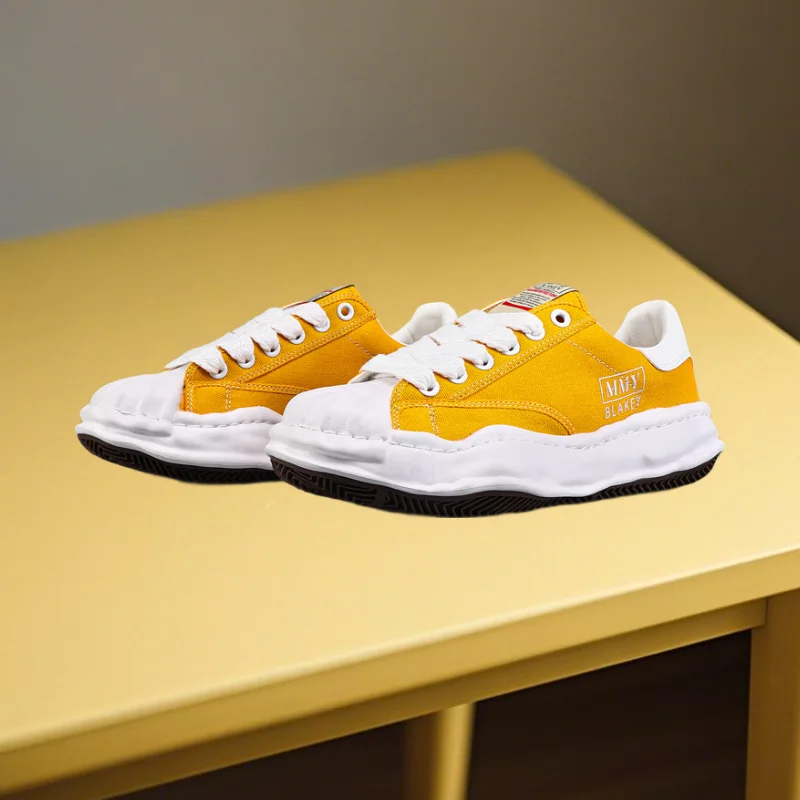 In 2025, the new style casual canvas shoes are available in various colors and are trendy and fashionable walking shoes.
In 2025, the new style casual canvas shoes are available in various colors and are trendy and fashionable walking shoes.