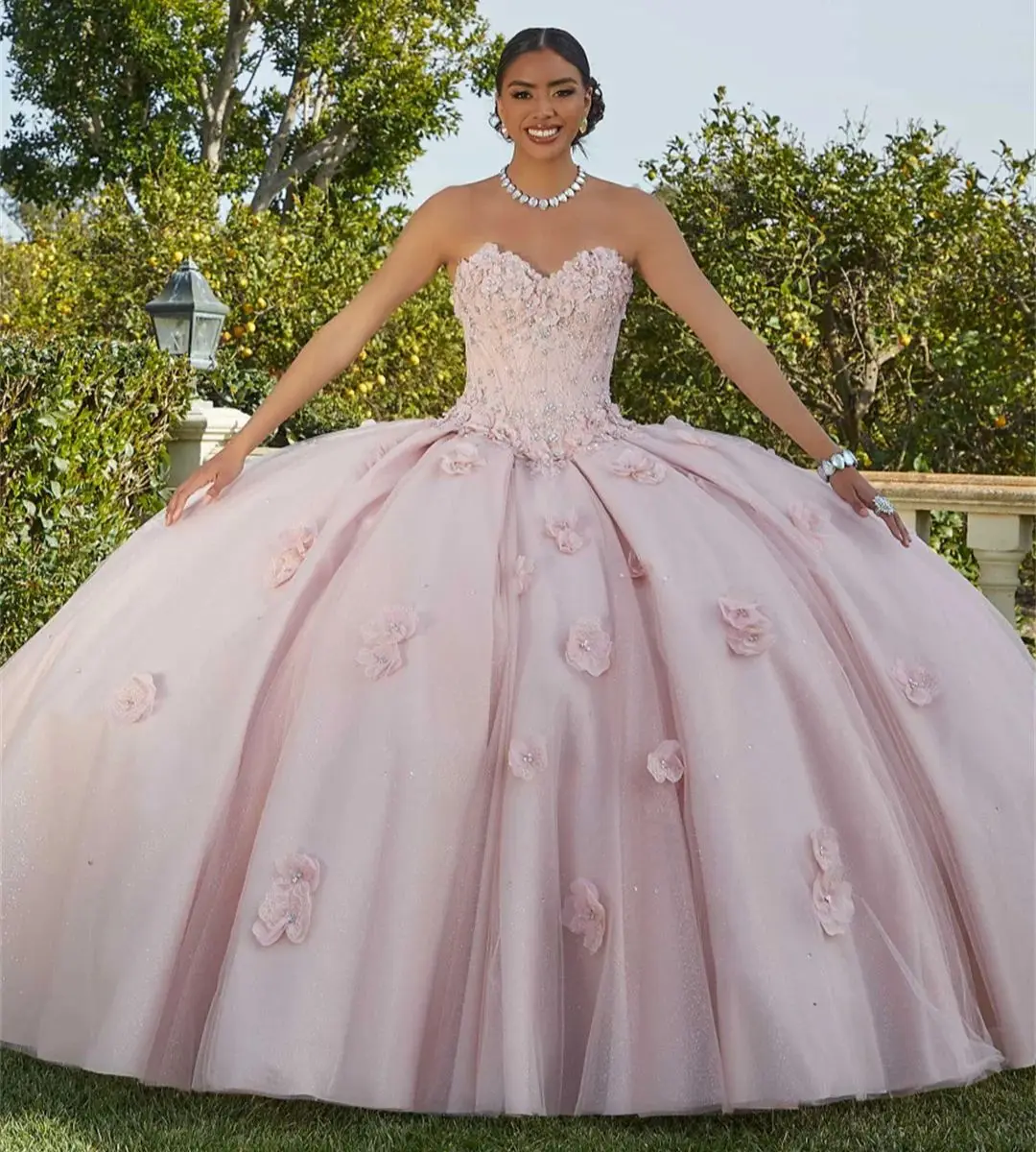 Роскошные платья Quinceanera без бретелек с 3D цветами, милый корсет с бисером, бальные платья по индивидуальному заказу, элегантное платье для дня рождения
Роскошные платья Quinceanera без бретелек с 3D цветами, милый корсет с бисером, бальные платья по индивидуальному заказу, элегантное платье для дня рождения