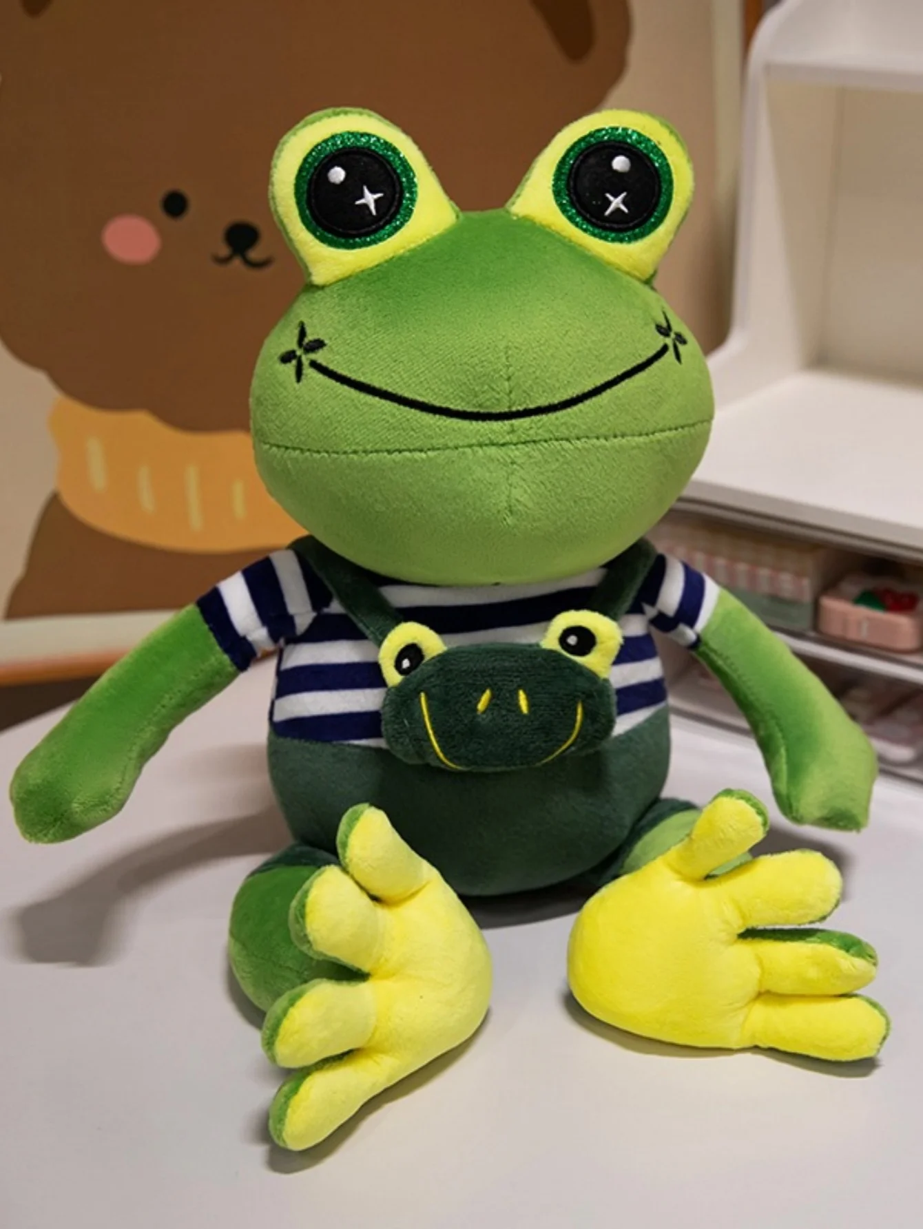 Cute big-eyed frog plush toy wearing sweater small frog cartoon home decoration birthday gift party ornament frog pillow
Cute big-eyed frog plush toy wearing sweater small frog cartoon home decoration birthday gift party ornament frog pillow