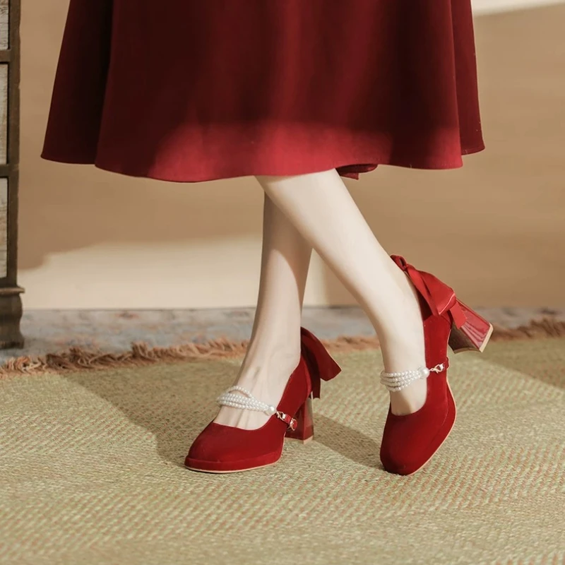 Elegant Retro New Chinese Suede High-heeled Wedding Shoes Are Not Tired Thick Heels Mary Jane Red Bridal Banquet Shoes Women
Elegant Retro New Chinese Suede High-heeled Wedding Shoes Are Not Tired Thick Heels Mary Jane Red Bridal Banquet Shoes Women