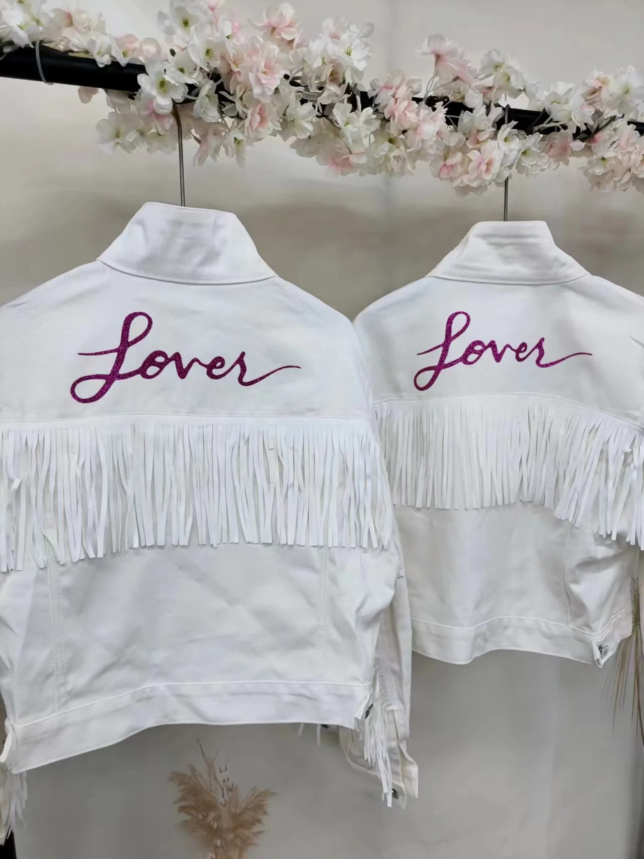 Lovers Glitter Jackets Wedding Customized Denim Jacket Personalized Denim Pearls Mrs. Jackets Bridal Party Bride to Be Coats
Lovers Glitter Jackets Wedding Customized Denim Jacket Personalized Denim Pearls Mrs. Jackets Bridal Party Bride to Be Coats