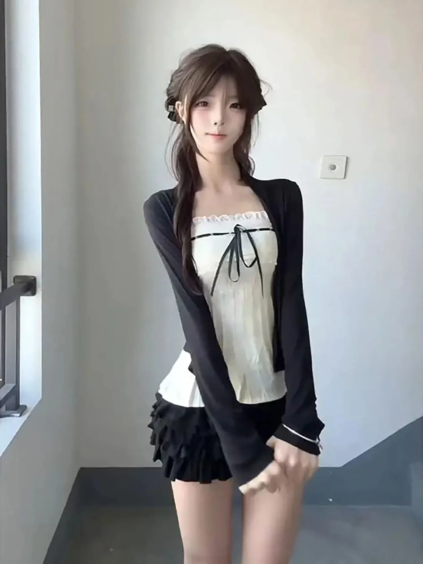 Sweet Spicy Girl Two-Piece Set Women's Summer New Sun Protection Black Knitted Open Cardigan Pure Desire Strap Vest Ensemble
Sweet Spicy Girl Two-Piece Set Women's Summer New Sun Protection Black Knitted Open Cardigan Pure Desire Strap Vest Ensemble