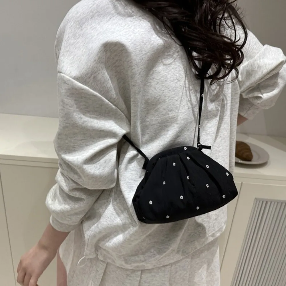 Creative Polyester Single Shoulder Bag Flower Korean Style Makeup Bag Skincare Storage Bag Drawstring Crossbody Bag Party
Creative Polyester Single Shoulder Bag Flower Korean Style Makeup Bag Skincare Storage Bag Drawstring Crossbody Bag Party