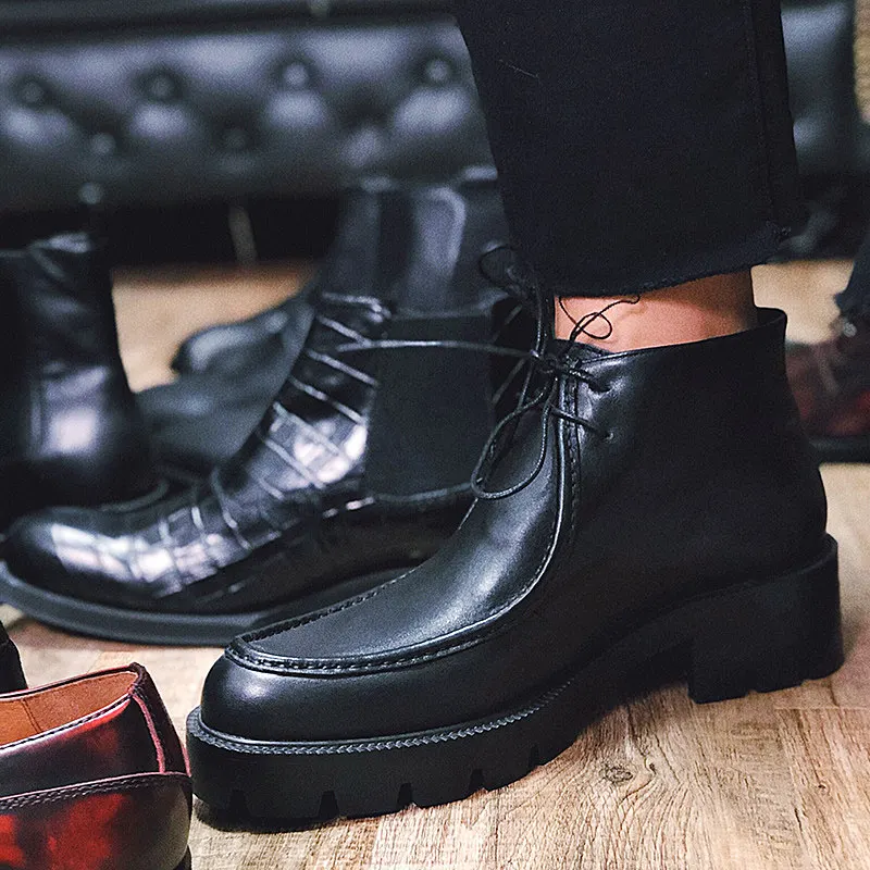 Retro Minimalist Men Outdoor Work Boots Black Genuine Leather Desert Boots Lace-Up Chunky Sole Casual High-Top Dress Shoes
Retro Minimalist Men Outdoor Work Boots Black Genuine Leather Desert Boots Lace-Up Chunky Sole Casual High-Top Dress Shoes