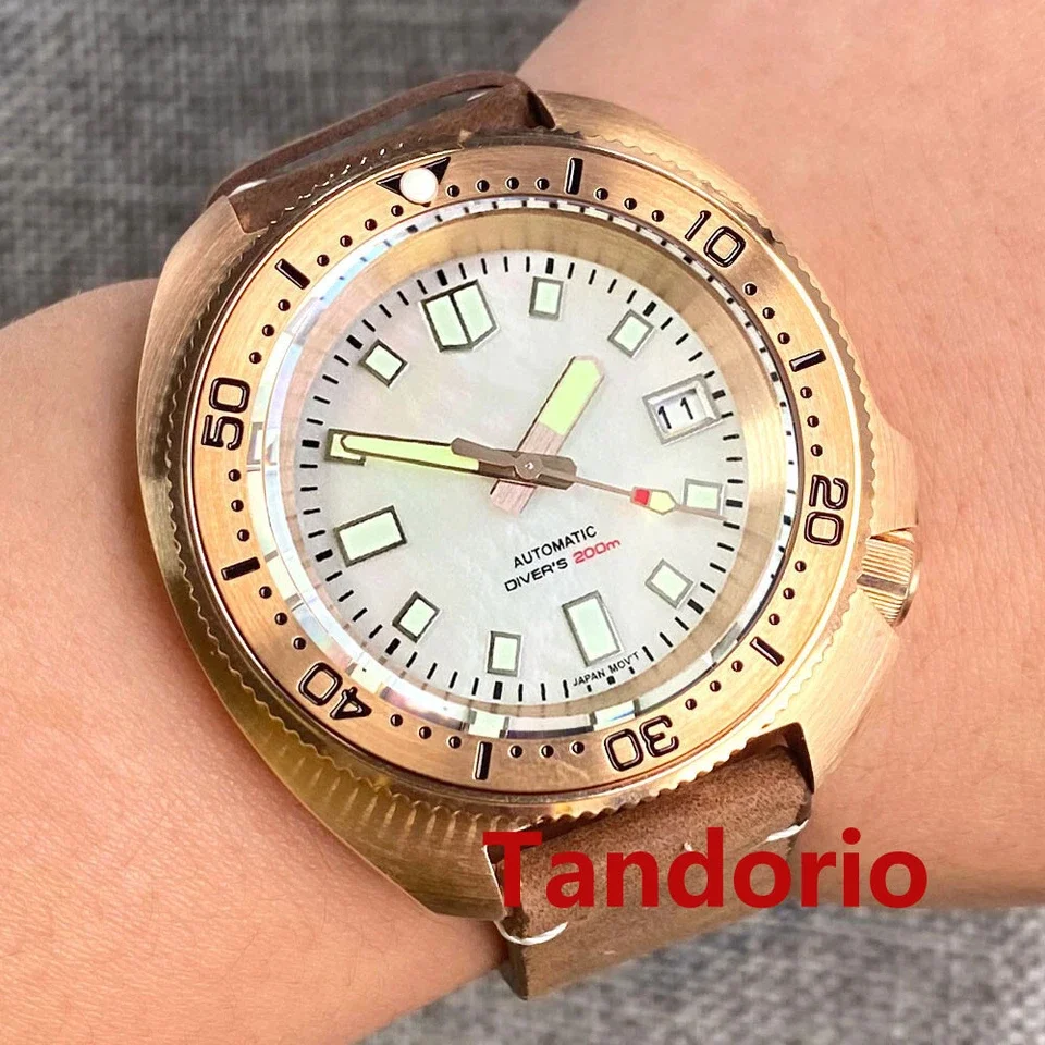 Мужские автоматические часы Tandorio Cusn8 из цельной бронзы с сапфировым стеклом, механизм NH35A, 44 мм, серия Mother of Pearl, 20BAR, коричневый кожаный ремешок
Мужские автоматические часы Tandorio Cusn8 из цельной бронзы с сапфировым стеклом, механизм NH35A, 44 мм, серия Mother of Pearl, 20BAR, коричневый кожаный ремешок