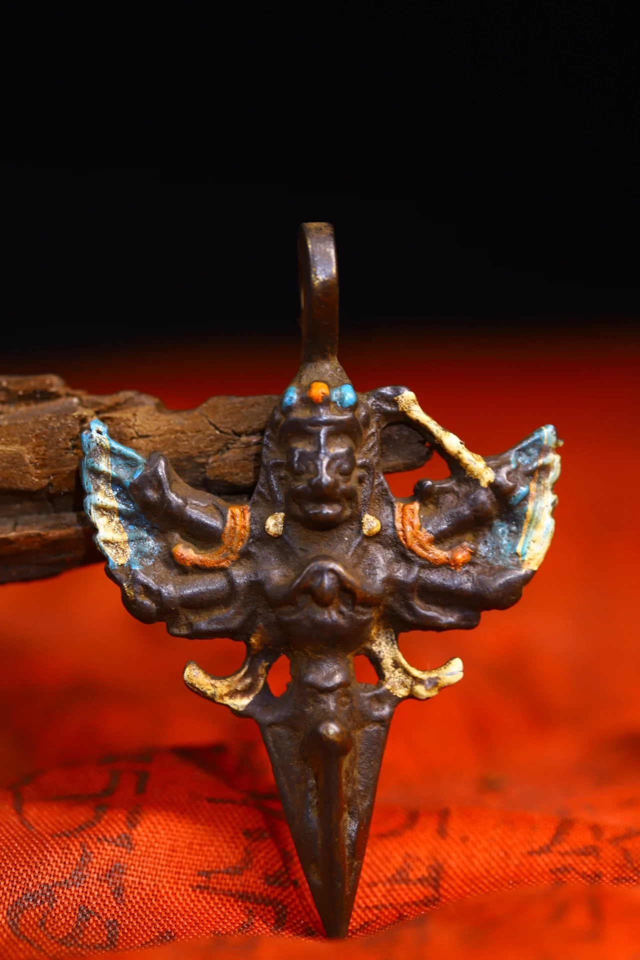 2"Tibetan Temple Collection Old Bronze Cinnabar Painted Garuda Dhwaja Dorje Vajra Phurpa Pendant Dharma Amulet Town House
2"Tibetan Temple Collection Old Bronze Cinnabar Painted Garuda Dhwaja Dorje Vajra Phurpa Pendant Dharma Amulet Town House