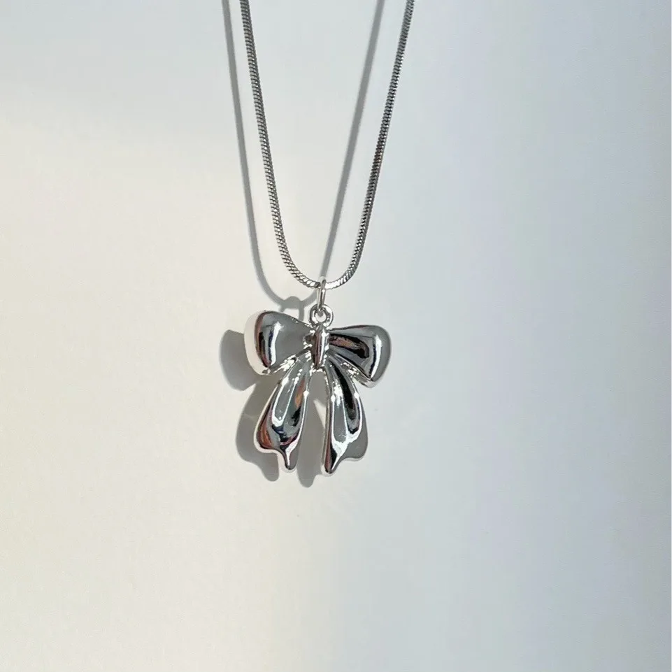 Trendy Y2k-INS Cute Bowknot Creative Pendant Stainless Steel Necklace for Women Fashion Spicy Party Jewelry Accessories
Trendy Y2k-INS Cute Bowknot Creative Pendant Stainless Steel Necklace for Women Fashion Spicy Party Jewelry Accessories