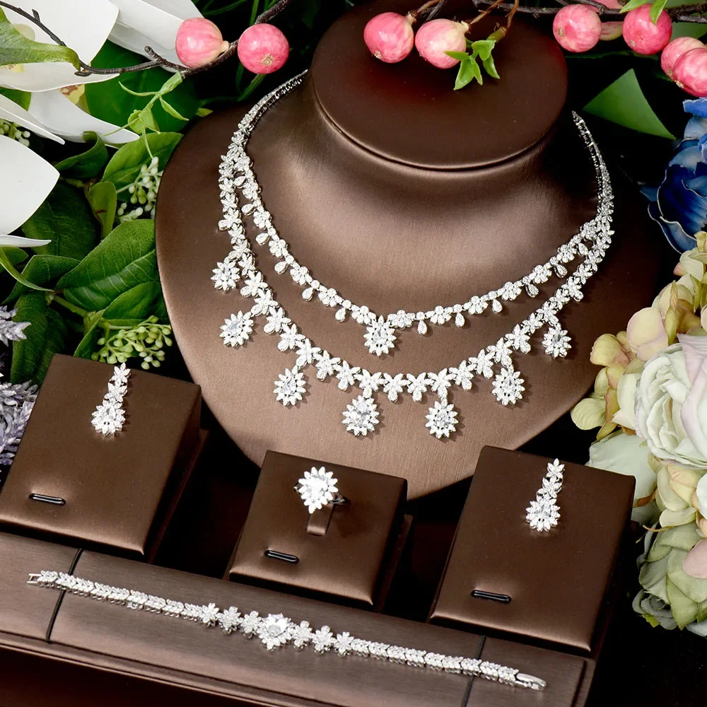 Moda coreana due strati impilati fiore collana ciondolo orecchini gioielli donne set nuziale festa cena vestito accessori Q-46
Moda coreana due strati impilati fiore collana ciondolo orecchini gioielli donne set nuziale festa cena vestito accessori Q-46