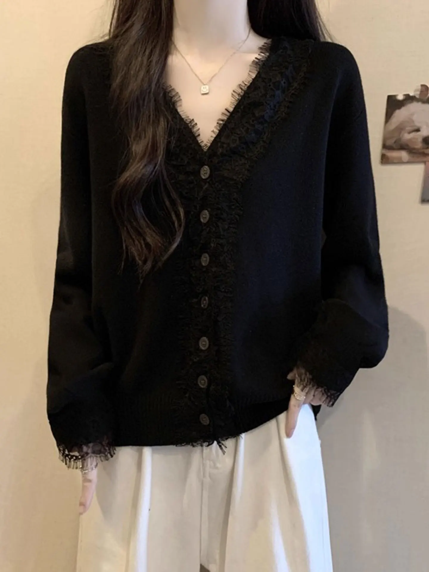 Черная кружевная вязаная базовая футболка для женщин, повседневная, приталенная, с длинным рукавом, для ношения под одеждой, красивая, больших размеров, для девушек
Черная кружевная вязаная базовая футболка для женщин, повседневная, приталенная, с длинным рукавом, для ношения под одеждой, красивая, больших размеров, для девушек