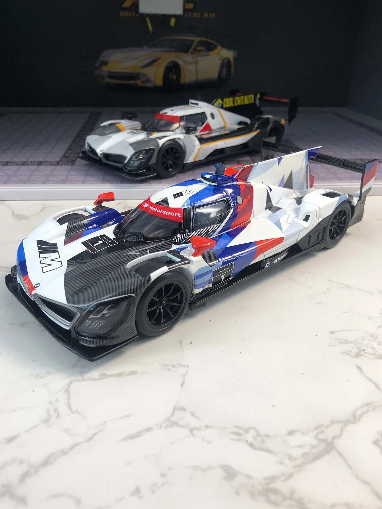 Модель автомобиля BMW M Hybrid V8 из цинкового сплава, масштаб 1:24, статическая модель, металлический коллекционный подарок.
Модель автомобиля BMW M Hybrid V8 из цинкового сплава, масштаб 1:24, статическая модель, металлический коллекционный подарок.