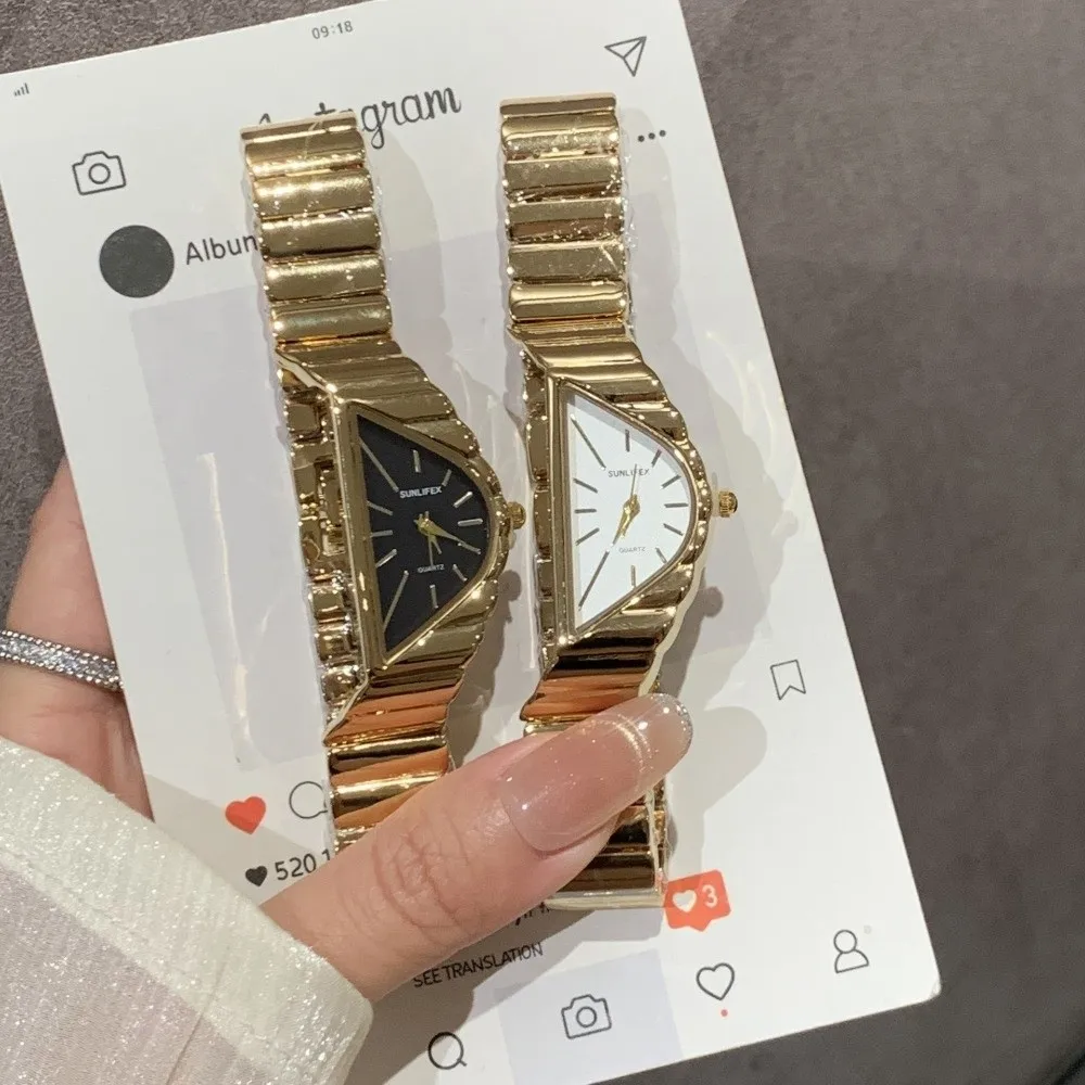 Irregular Niche Women's Watch Gold Chain Elegant Luxury Ladies' Wristwatch Fashion Jewelry Half-Moon Dial Quartz Watch Wedding
Irregular Niche Women's Watch Gold Chain Elegant Luxury Ladies' Wristwatch Fashion Jewelry Half-Moon Dial Quartz Watch Wedding
