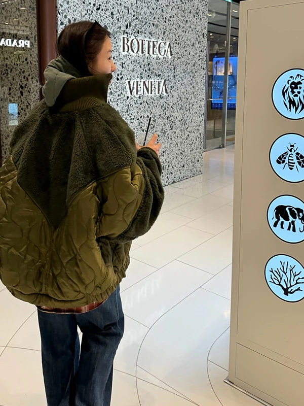 Korean Sle Winter New Lamb Fur Splicing Cotton Jaet Women's Faion Loose Lazy Design Sensation Warm Cotton Coat
Korean Sle Winter New Lamb Fur Splicing Cotton Jaet Women's Faion Loose Lazy Design Sensation Warm Cotton Coat