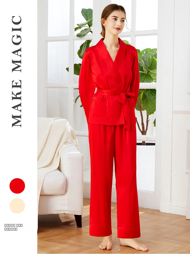 Шелковый домашний костюм из коллекции «Осень 2025»: Новогодний красный шелковый комплект для женщин, универсальный для всех сезонов, с длинным платьем-свитером
Шелковый домашний костюм из коллекции «Осень 2025»: Новогодний красный шелковый комплект для женщин, универсальный для всех сезонов, с длинным платьем-свитером