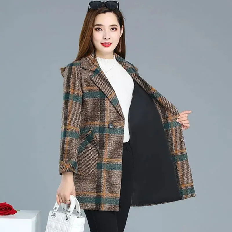 New Middle-aged Womens Woolen Coat Autumn Winter Thicken Wool Jackets Female Grid Tops Outerwear Ladies Casual Trench Coats 5XL
New Middle-aged Womens Woolen Coat Autumn Winter Thicken Wool Jackets Female Grid Tops Outerwear Ladies Casual Trench Coats 5XL