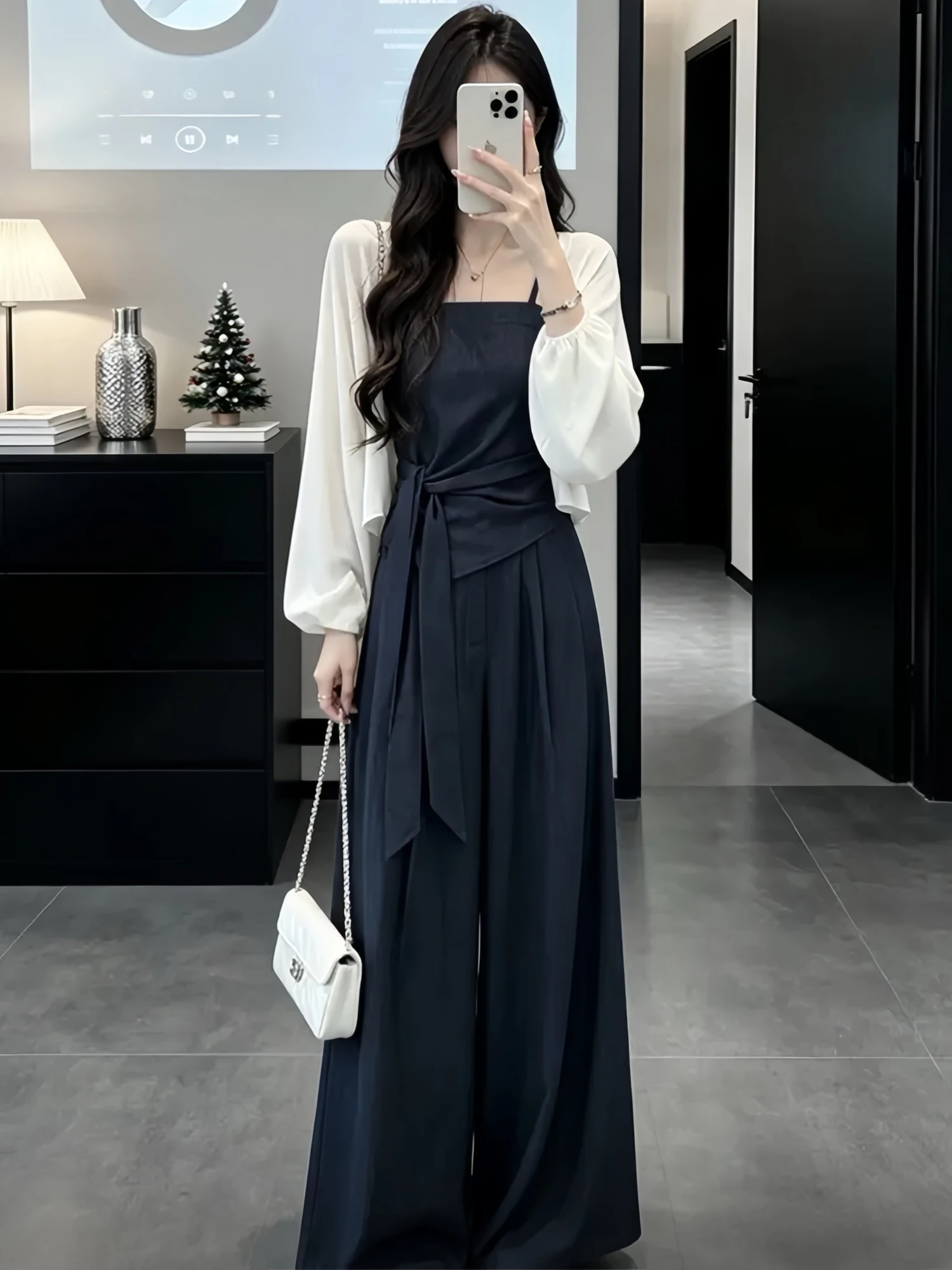 White Three-Piece Set Women's Summer 2026 Casual Wide Leg Pants Sleeveless V-Neck Open Cardigan And Strap Vest Fashion Ensemble
White Three-Piece Set Women's Summer 2026 Casual Wide Leg Pants Sleeveless V-Neck Open Cardigan And Strap Vest Fashion Ensemble