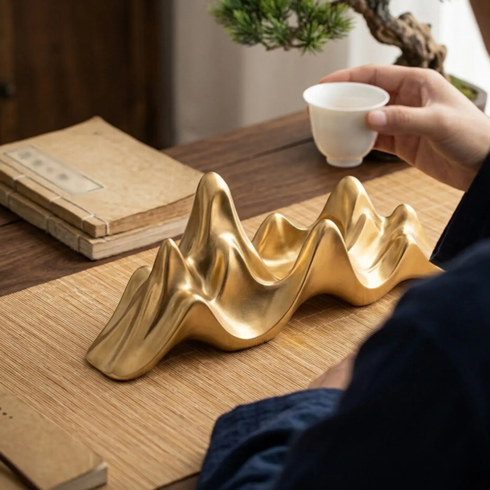 Abstract Mountain Pinnacle Sculpture Hand-Polished Chinese Design Desk Decor Wavy Desktop Figurine Elegant Feature Piece
Abstract Mountain Pinnacle Sculpture Hand-Polished Chinese Design Desk Decor Wavy Desktop Figurine Elegant Feature Piece
