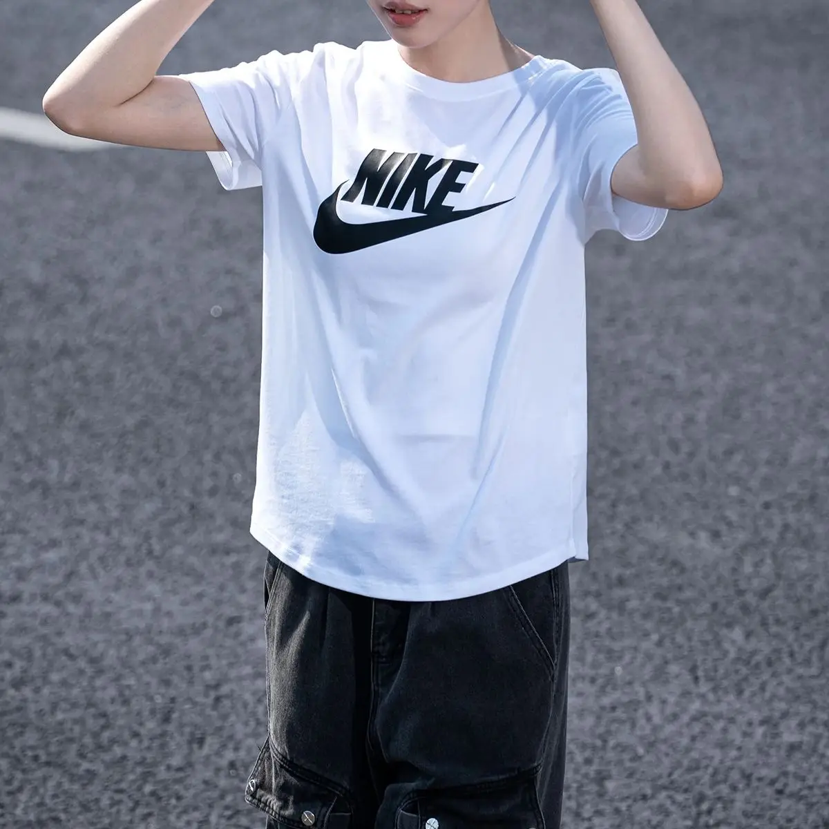 Женская футболка Nike Essntl Icn Ftra с круглым вырезом, свободная, удобная, с короткими рукавами, дышащая, повседневная, с половиной рукавов, спортивный топ для фитнеса Dx7907-100
Женская футболка Nike Essntl Icn Ftra с круглым вырезом, свободная, удобная, с короткими рукавами, дышащая, повседневная, с половиной рукавов, спортивный топ для фитнеса Dx7907-100