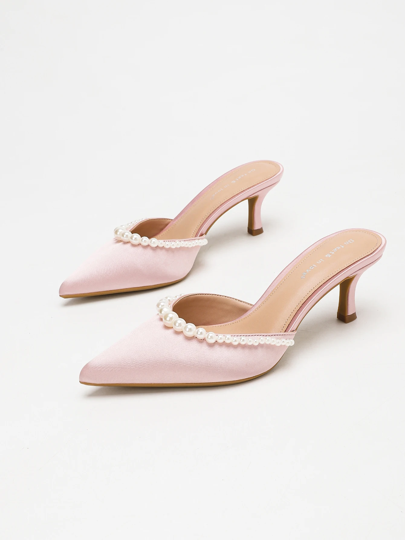2026 Women Pink Apricot White Satin Pearl Mules Pointed Toe Kitten Heel Slip On Bridal Sandals
2026 Women Pink Apricot White Satin Pearl Mules Pointed Toe Kitten Heel Slip On Bridal Sandals