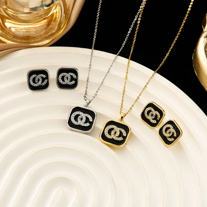 The 2025 new trendy DIY accessory The electroplated set exudes a sense of fashion and sophistication necklace and pearl
The 2025 new trendy DIY accessory The electroplated set exudes a sense of fashion and sophistication necklace and pearl