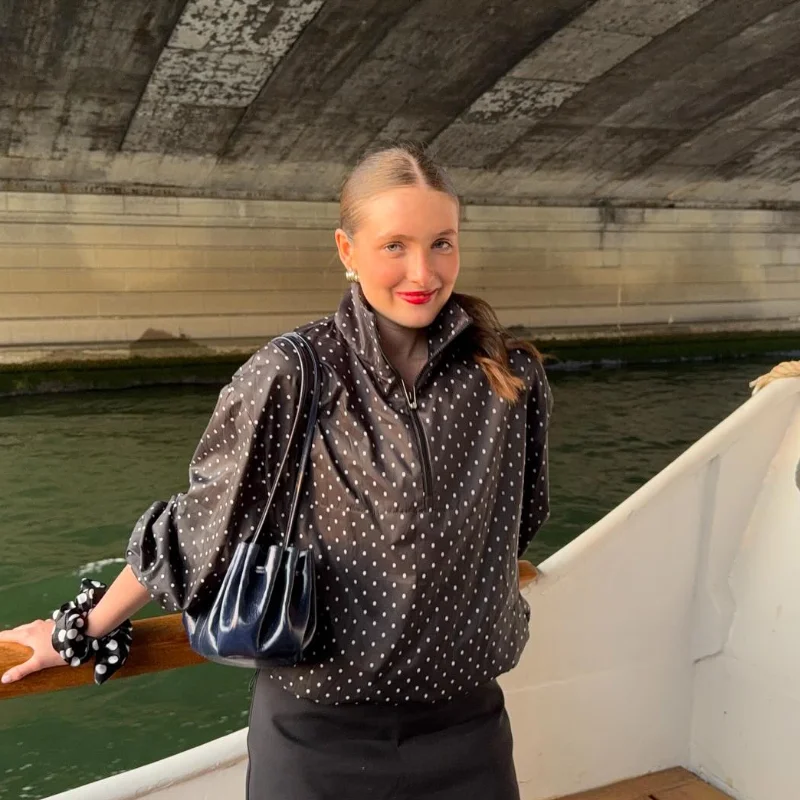 Polka Dot Printed Casual Jacket Women Fashion Slim Fit High Neck Full Sleeve Short Zipper Coat Lady 2025 Autumn Street Outerwear
Polka Dot Printed Casual Jacket Women Fashion Slim Fit High Neck Full Sleeve Short Zipper Coat Lady 2025 Autumn Street Outerwear