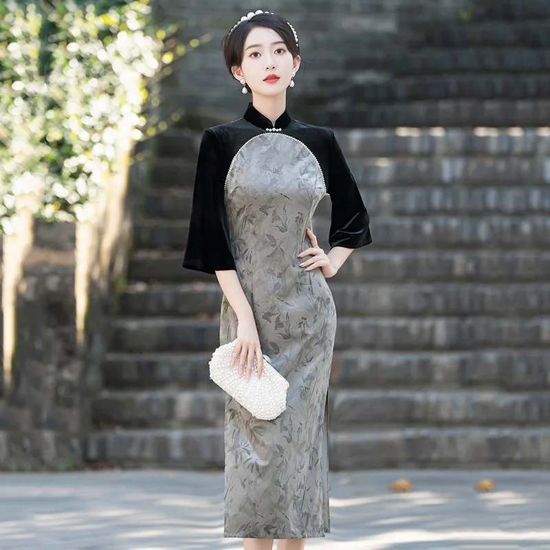 Inverted Big Sleeve Velvet New Chinese Style Improved Cheongsam Young Girl Retro Mid Sleeve Spring and Autumn Dress Qipao
Inverted Big Sleeve Velvet New Chinese Style Improved Cheongsam Young Girl Retro Mid Sleeve Spring and Autumn Dress Qipao
