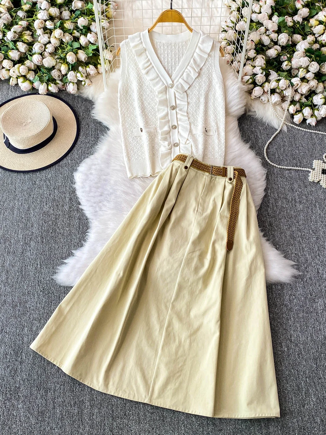 Original Design Sweet Wooden Ear V-ne Svel Hollow Knitted Vest Top with Belted Denim Long Skirt Faion Set for Women
Original Design Sweet Wooden Ear V-ne Svel Hollow Knitted Vest Top with Belted Denim Long Skirt Faion Set for Women