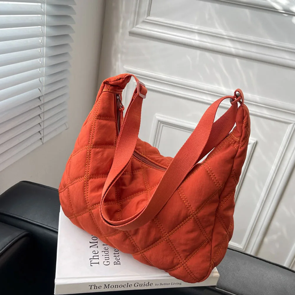 Women Padded Shoulder Bag Solid Color Quilted Simple Commuting Bag Adjustable Strap Large Capacity for Autumn Winter
Women Padded Shoulder Bag Solid Color Quilted Simple Commuting Bag Adjustable Strap Large Capacity for Autumn Winter