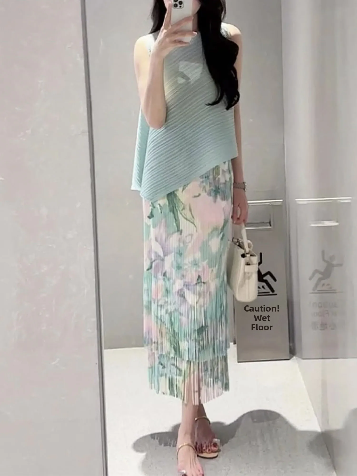 Summer Floral Print Tassel Hem Sleeveless High Waist Skirt Set Women's Loose Fit Fashion Ensemble Long Pants round Neck
Summer Floral Print Tassel Hem Sleeveless High Waist Skirt Set Women's Loose Fit Fashion Ensemble Long Pants round Neck